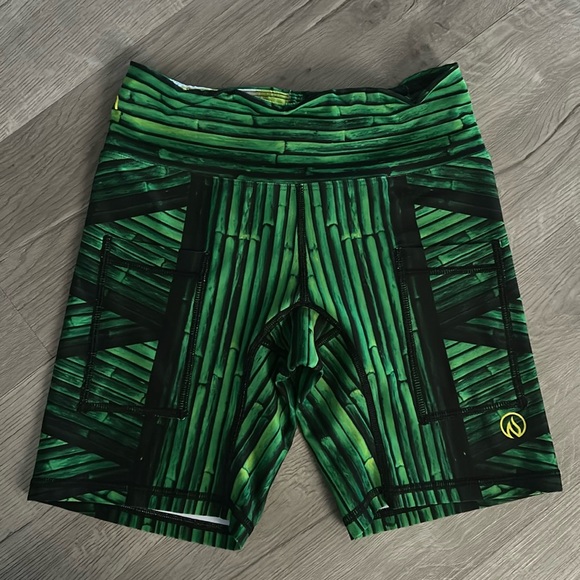 INKNBURN | WOMEN'S LUCKY BAMBOO 6" SHORTS - Picture 1 of 8
